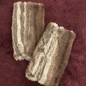 Faux fur handwarmers